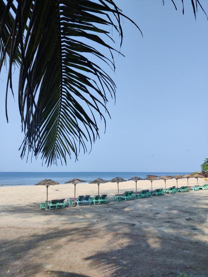 Silent Beach Resort Mandrem Buitenkant foto