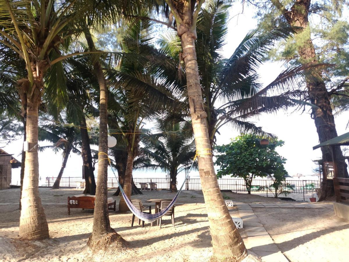 Silent Beach Resort Mandrem Buitenkant foto