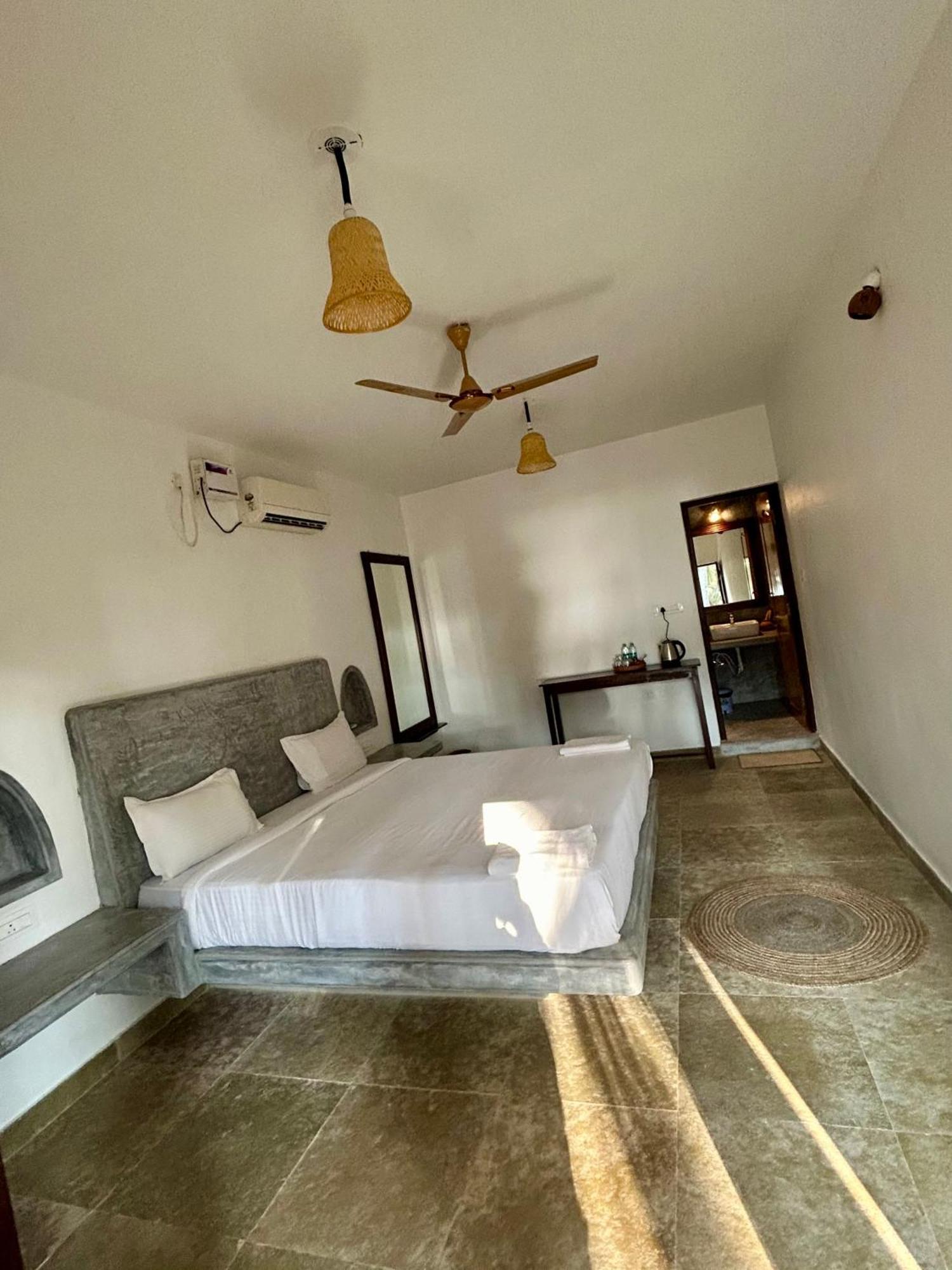 Silent Beach Resort Mandrem Buitenkant foto