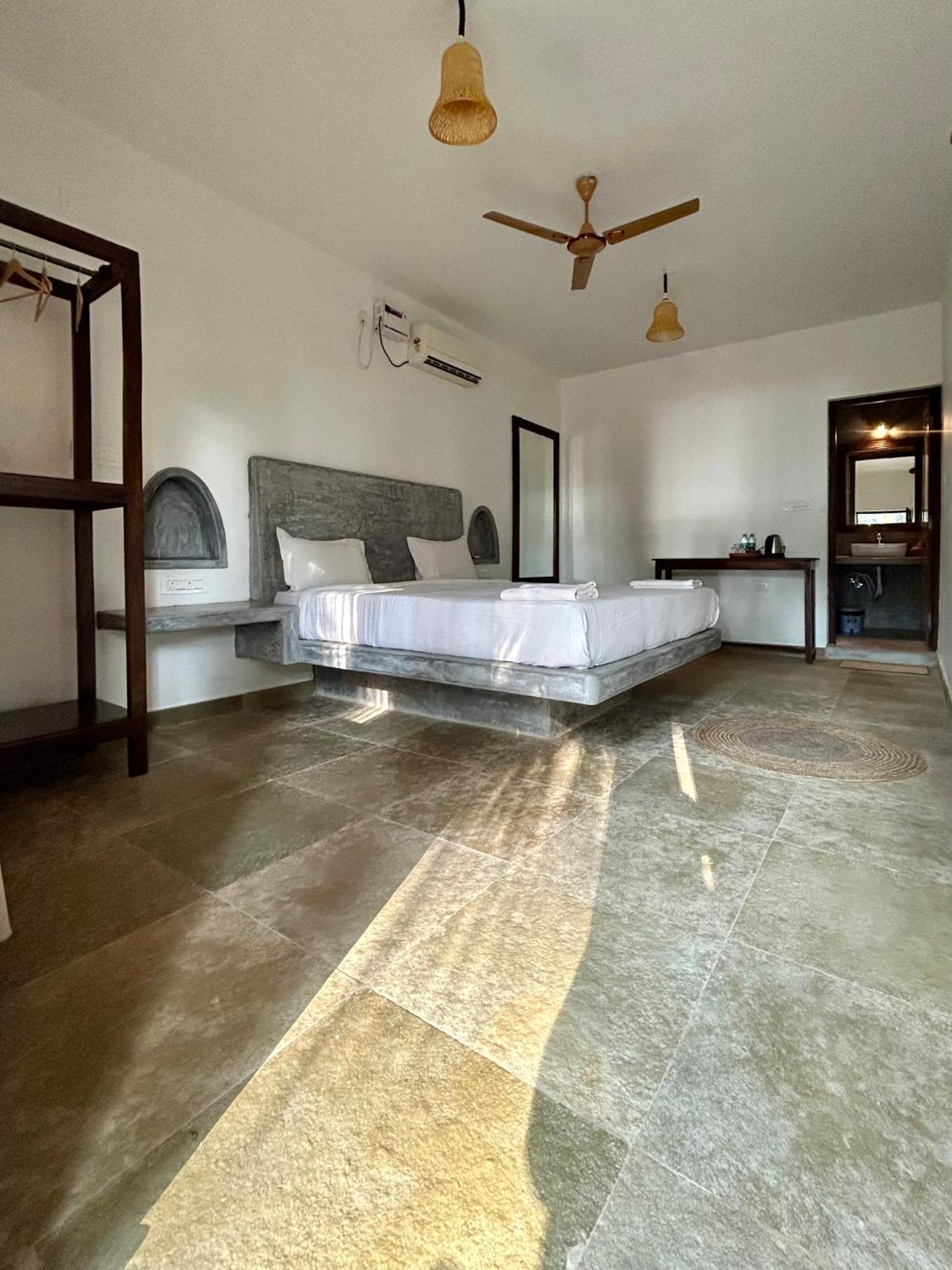 Silent Beach Resort Mandrem Buitenkant foto